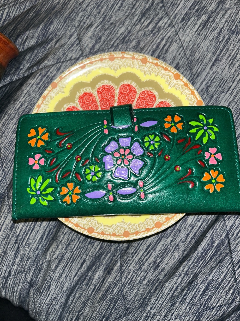 New green leather Hand-Painted Floral Green Wallet - Picture 4 of 16